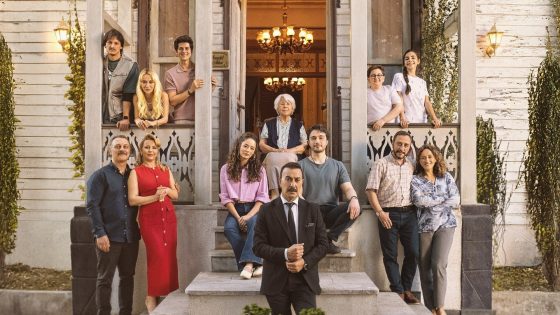 مسلسل السعادة العائلية الحلقة 13 والاخيرة مترجم